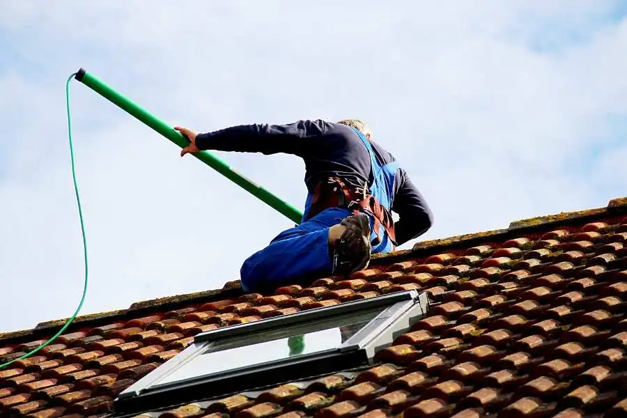 Démoussage de couverture à Perpignan